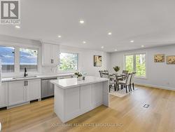 Hosting kitchen with large centre island -