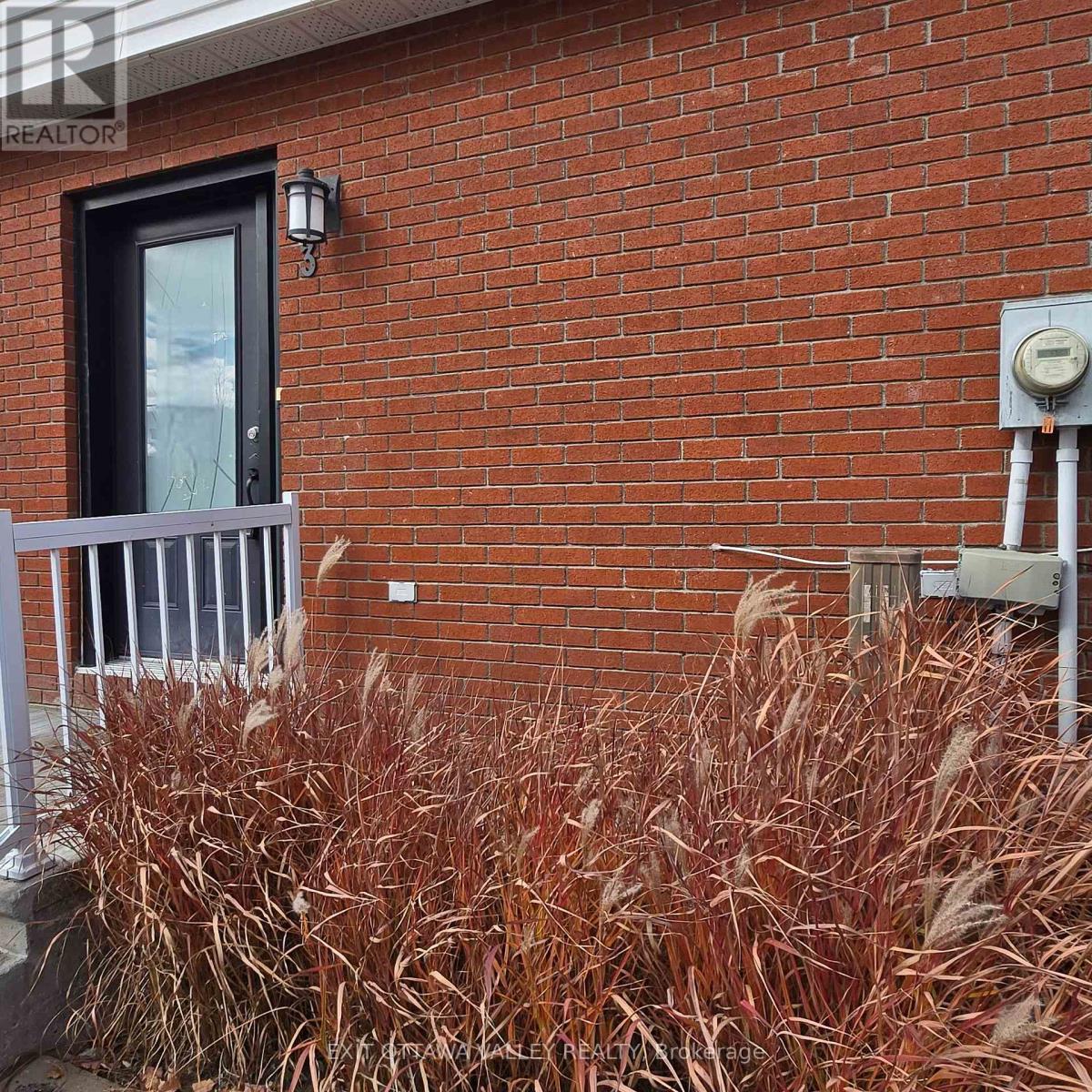 3 - 10 Charles Street, Arnprior, ON - Outdoor With Exterior