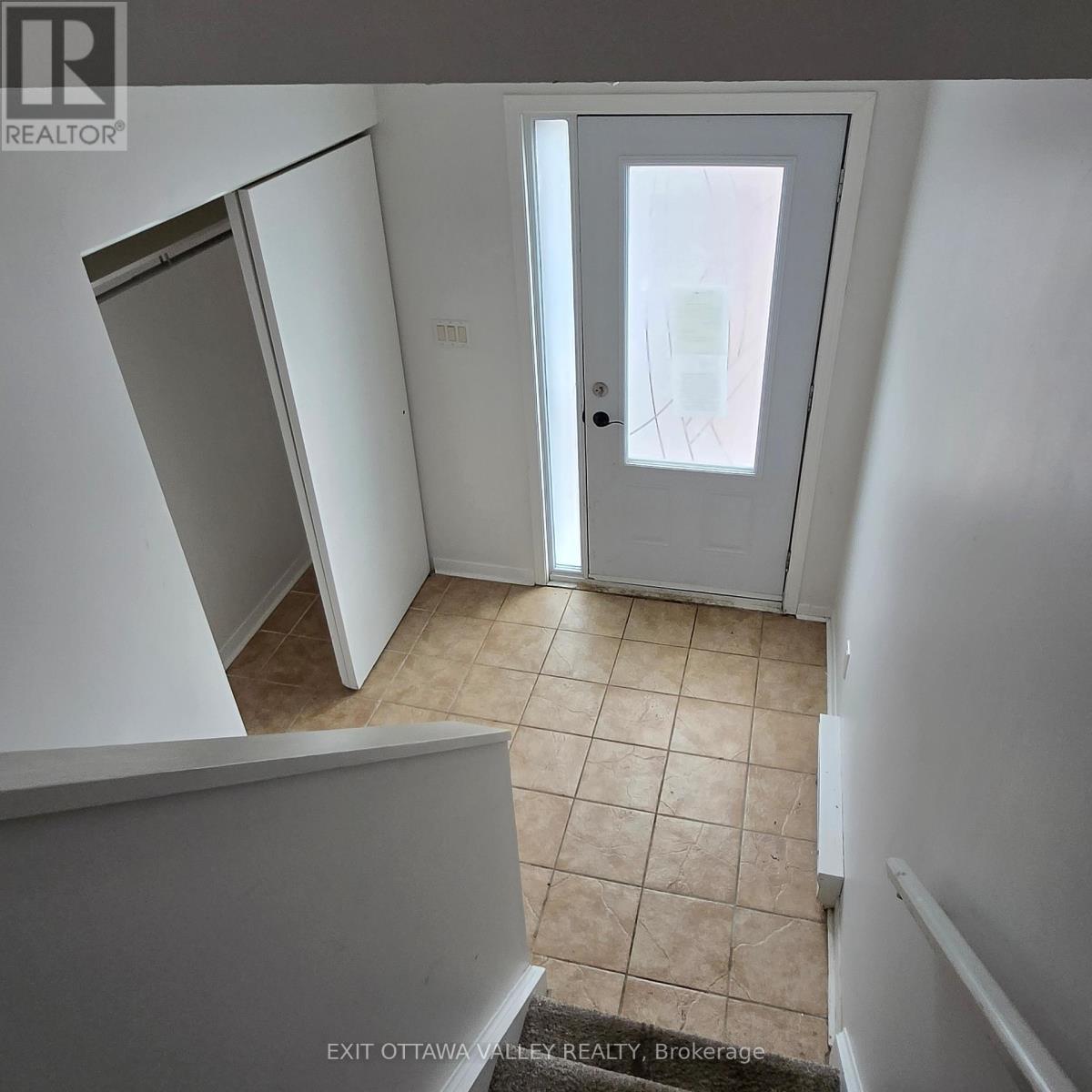 Entrance not virtually staged - 3 - 10 Charles Street, Arnprior, ON - Indoor Photo Showing Other Room