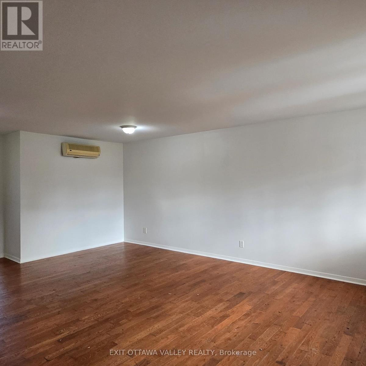 3 - 10 Charles Street, Arnprior, ON - Indoor Photo Showing Other Room