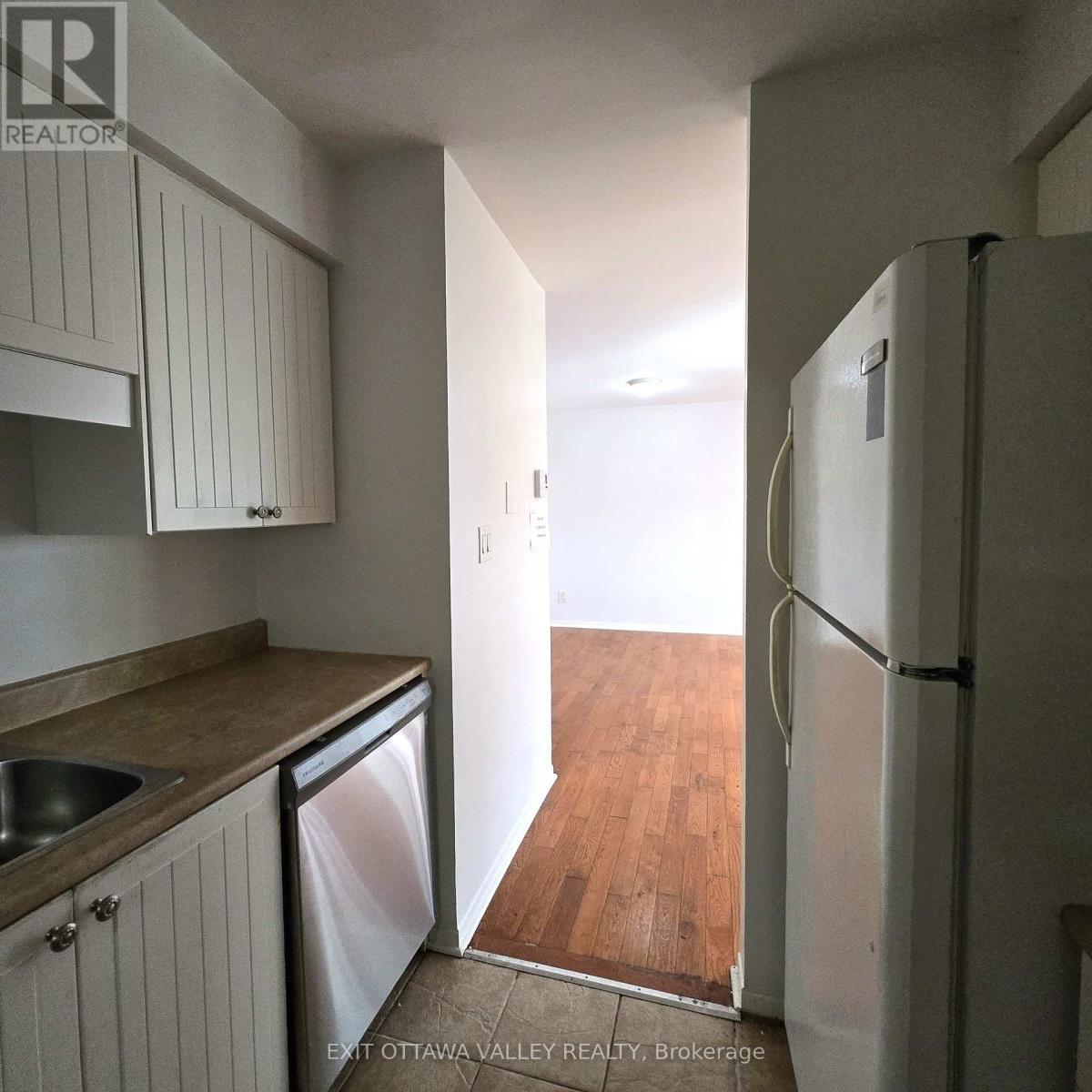 3 - 10 Charles Street, Arnprior, ON - Indoor Photo Showing Kitchen