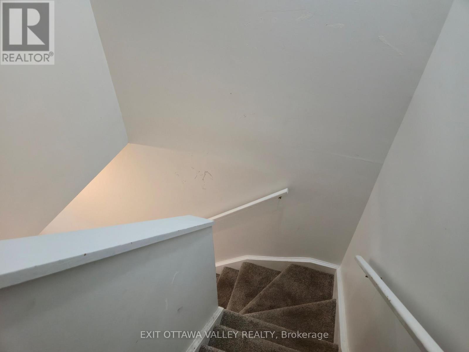 3 - 10 Charles Street, Arnprior, ON - Indoor Photo Showing Other Room