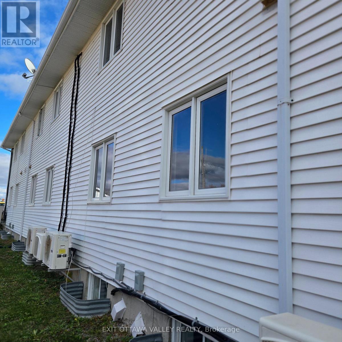 3 - 10 Charles Street, Arnprior, ON - Outdoor With Exterior