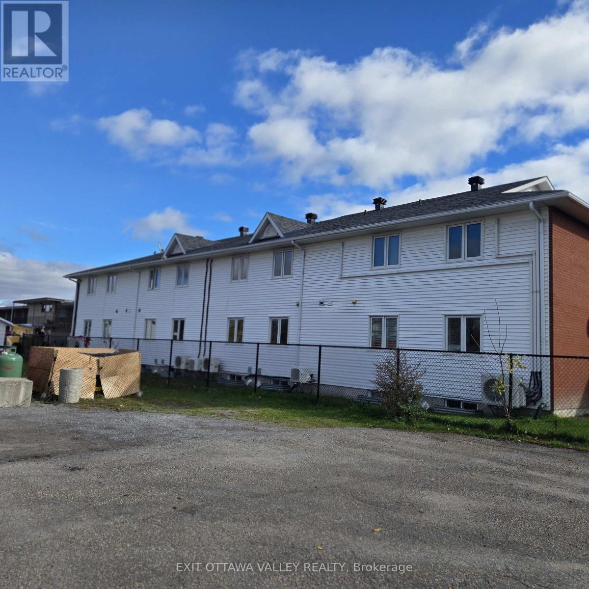 3 - 10 Charles Street, Arnprior, ON - Outdoor
