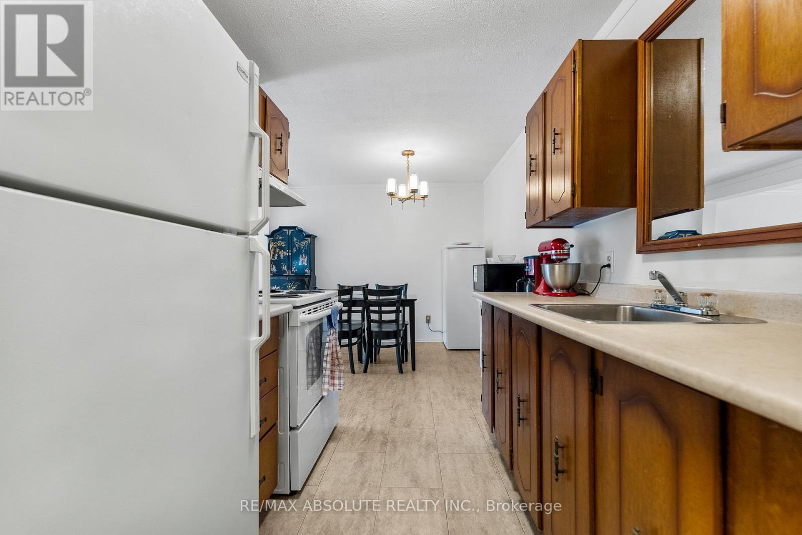 203 - 190 Elgin Street, Arnprior, ON - Indoor Photo Showing Kitchen