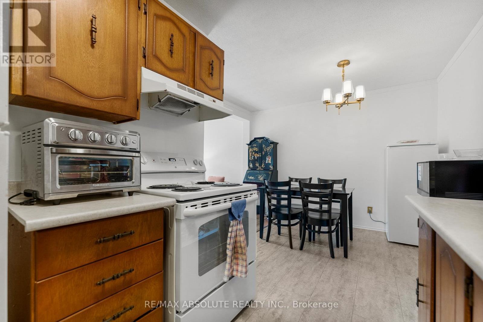 203 - 190 Elgin Street, Arnprior, ON - Indoor Photo Showing Kitchen
