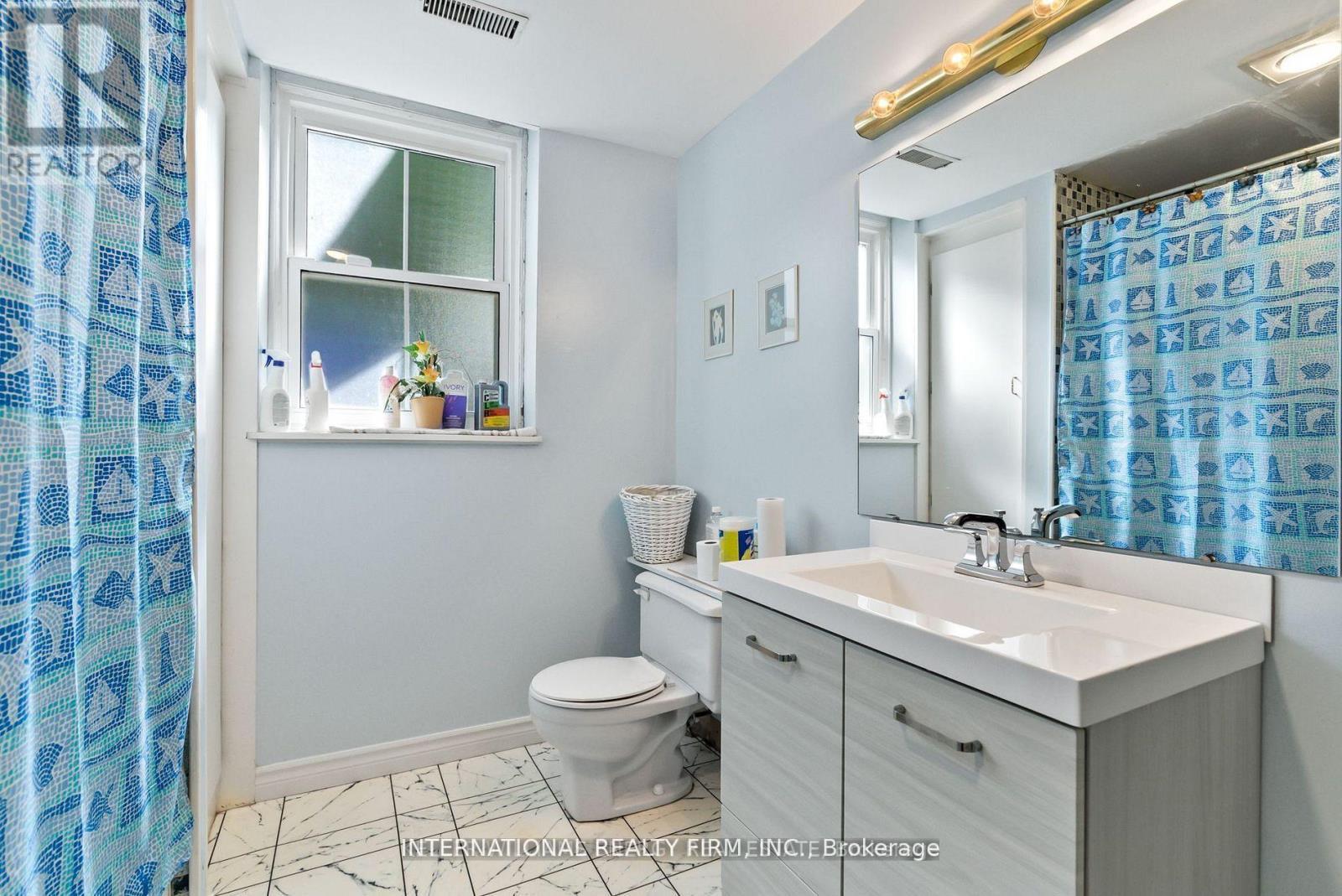 138 Columbus Road W, Oshawa, ON - Indoor Photo Showing Bathroom