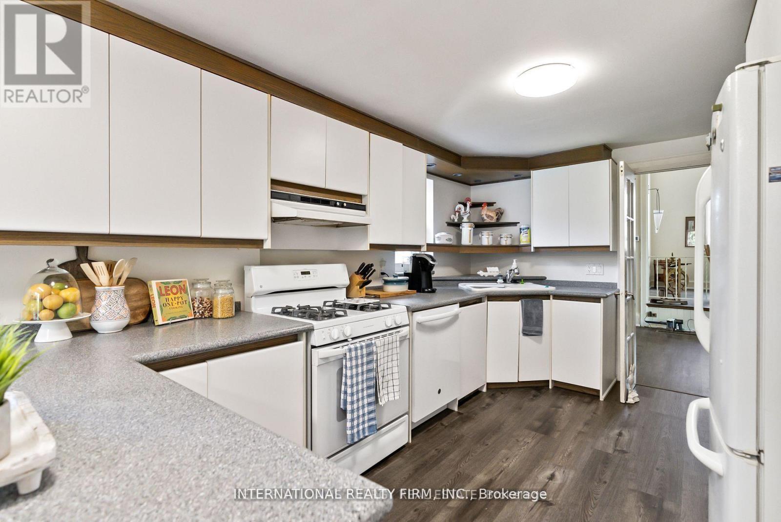 138 Columbus Road W, Oshawa, ON - Indoor Photo Showing Kitchen