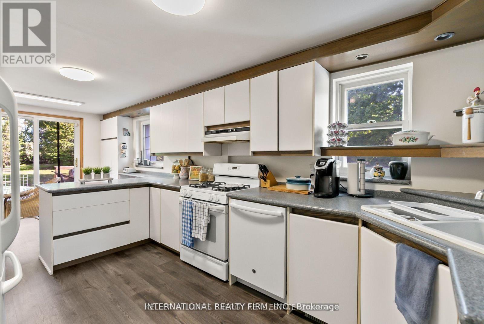 138 Columbus Road W, Oshawa, ON - Indoor Photo Showing Kitchen