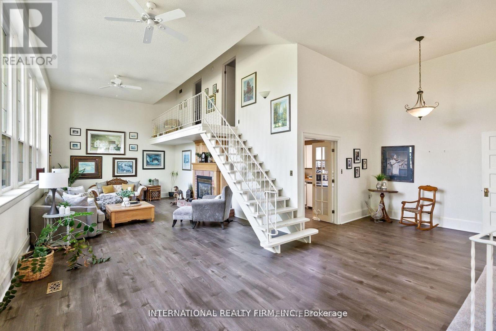 138 Columbus Road W, Oshawa, ON - Indoor