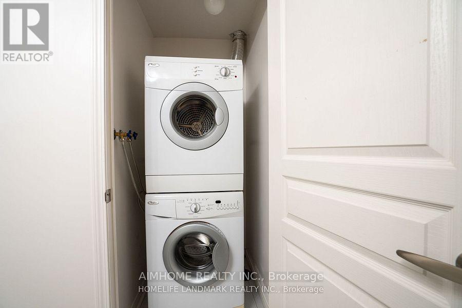 3202 - 2240 Lake Shore Boulevard, Toronto, ON - Indoor Photo Showing Laundry Room