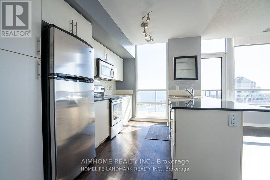 3202 - 2240 Lake Shore Boulevard, Toronto, ON - Indoor Photo Showing Kitchen
