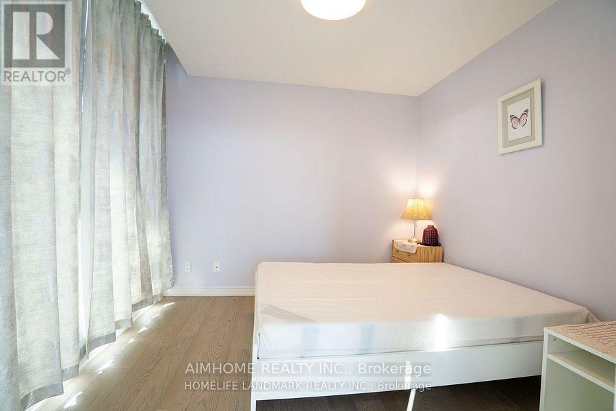 3202 - 2240 Lake Shore Boulevard, Toronto, ON - Indoor Photo Showing Bedroom