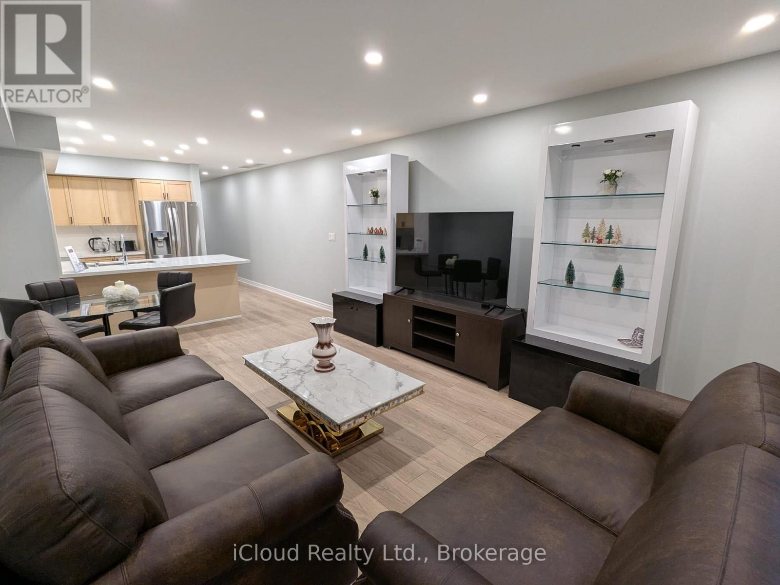 11 - 285 Antibes Drive, Toronto, ON - Indoor Photo Showing Living Room