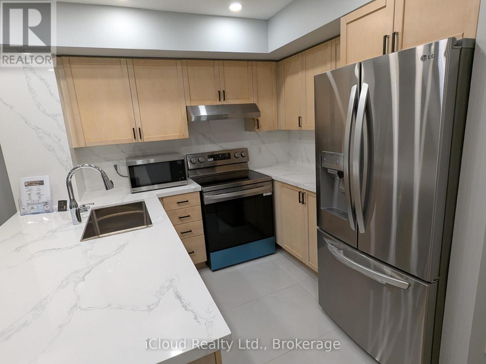 11 - 285 Antibes Drive, Toronto, ON - Indoor Photo Showing Kitchen With Stainless Steel Kitchen