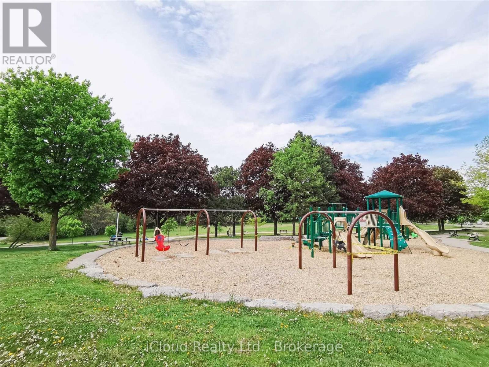 Playground - 11 - 285 Antibes Drive, Toronto, ON - Outdoor