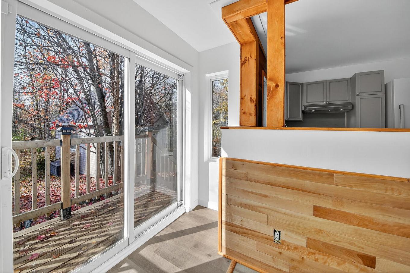 Exterior entrance - 210 Rue Du Boisé, Saint-Colomban, QC - Indoor Photo Showing Other Room