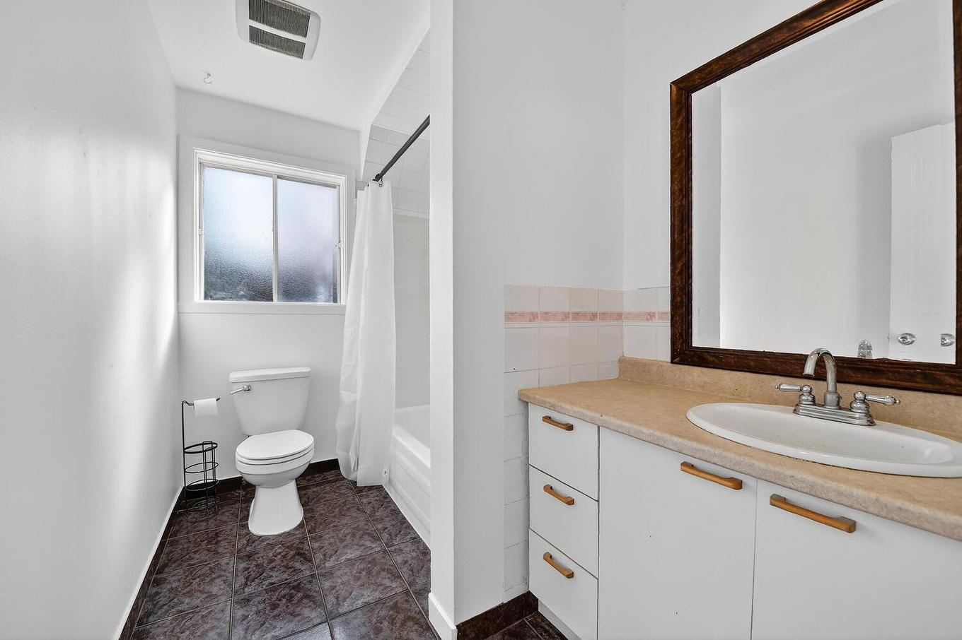 Bathroom - 210 Rue Du Boisé, Saint-Colomban, QC - Indoor Photo Showing Bathroom