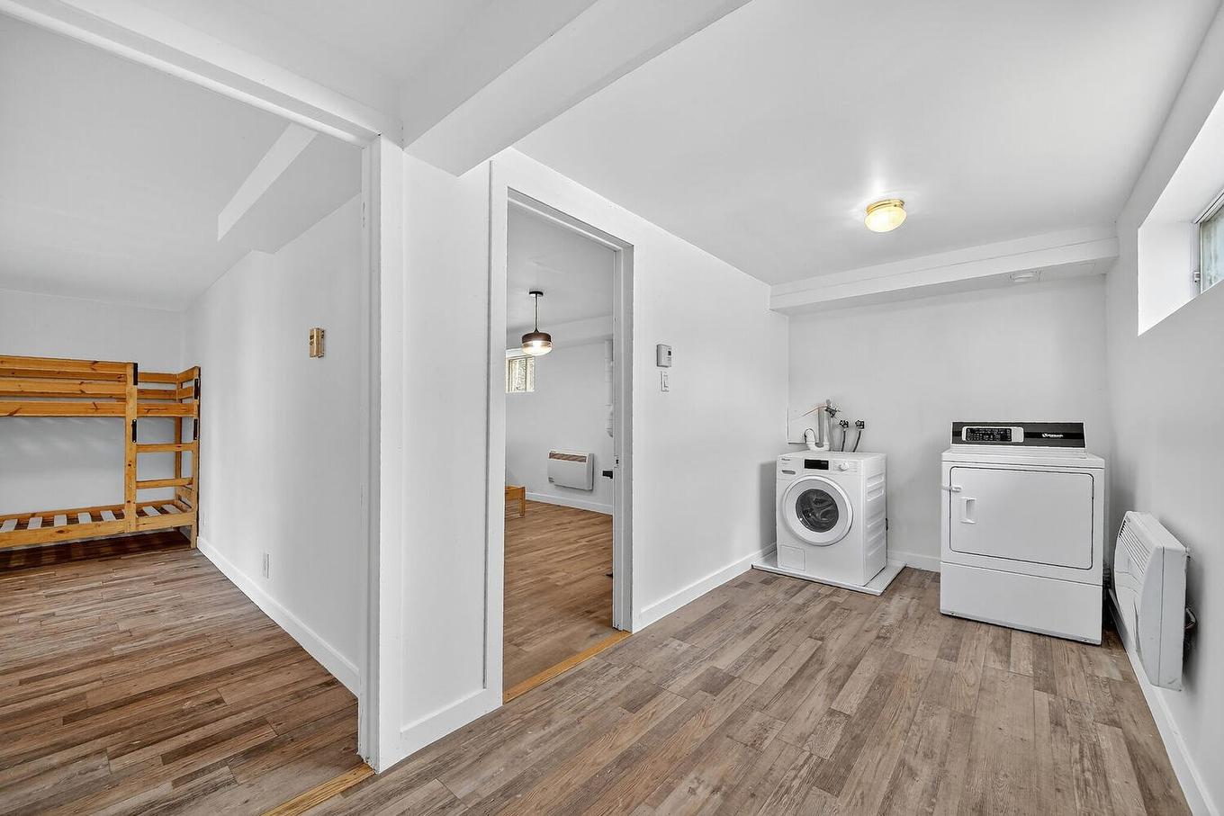 Den - 210 Rue Du Boisé, Saint-Colomban, QC - Indoor Photo Showing Laundry Room
