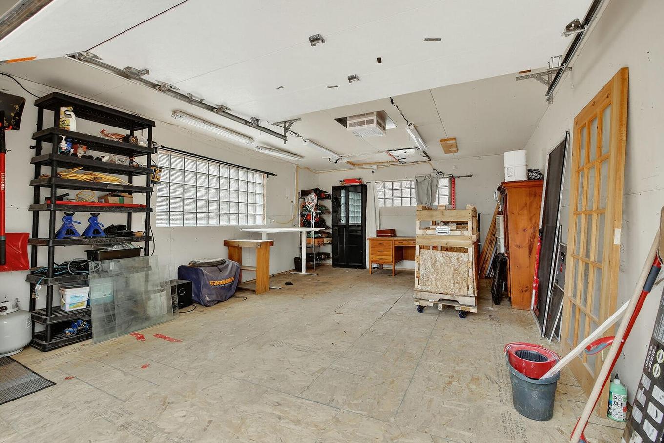 Grange - 210 Rue Du Boisé, Saint-Colomban, QC - Indoor Photo Showing Garage