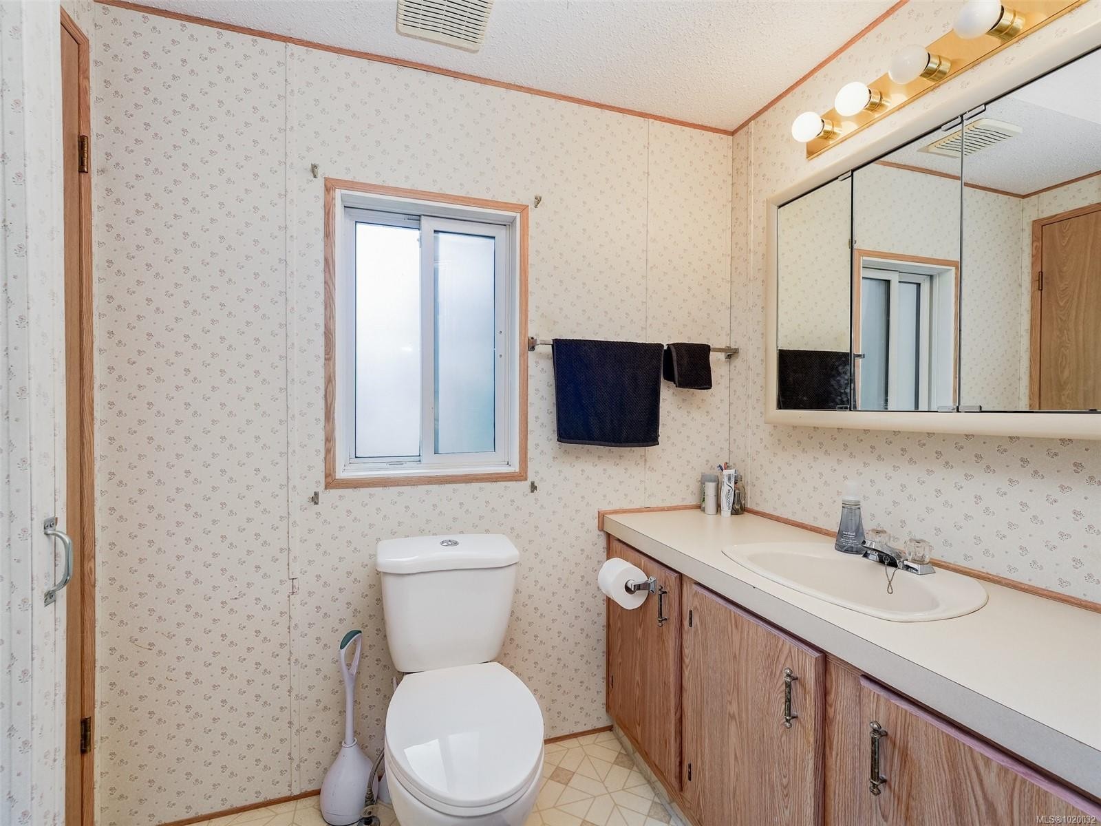 220-2779 Stautw Rd, Central Saanich, BC