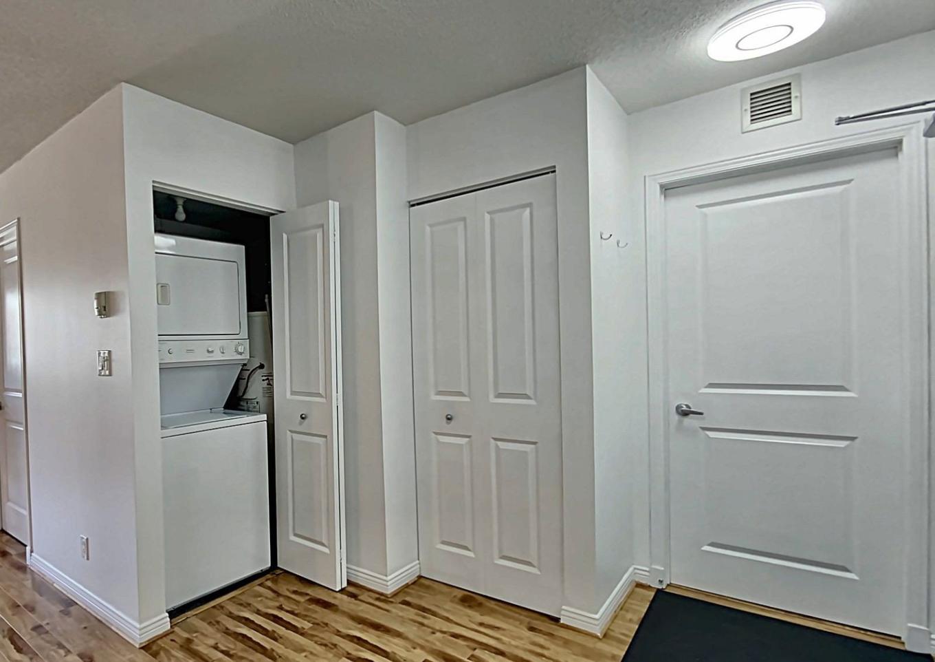 Laundry room - 426-1225 Rue Notre-Dame O., Montréal (Ville-Marie), QC - Indoor Photo Showing Laundry Room