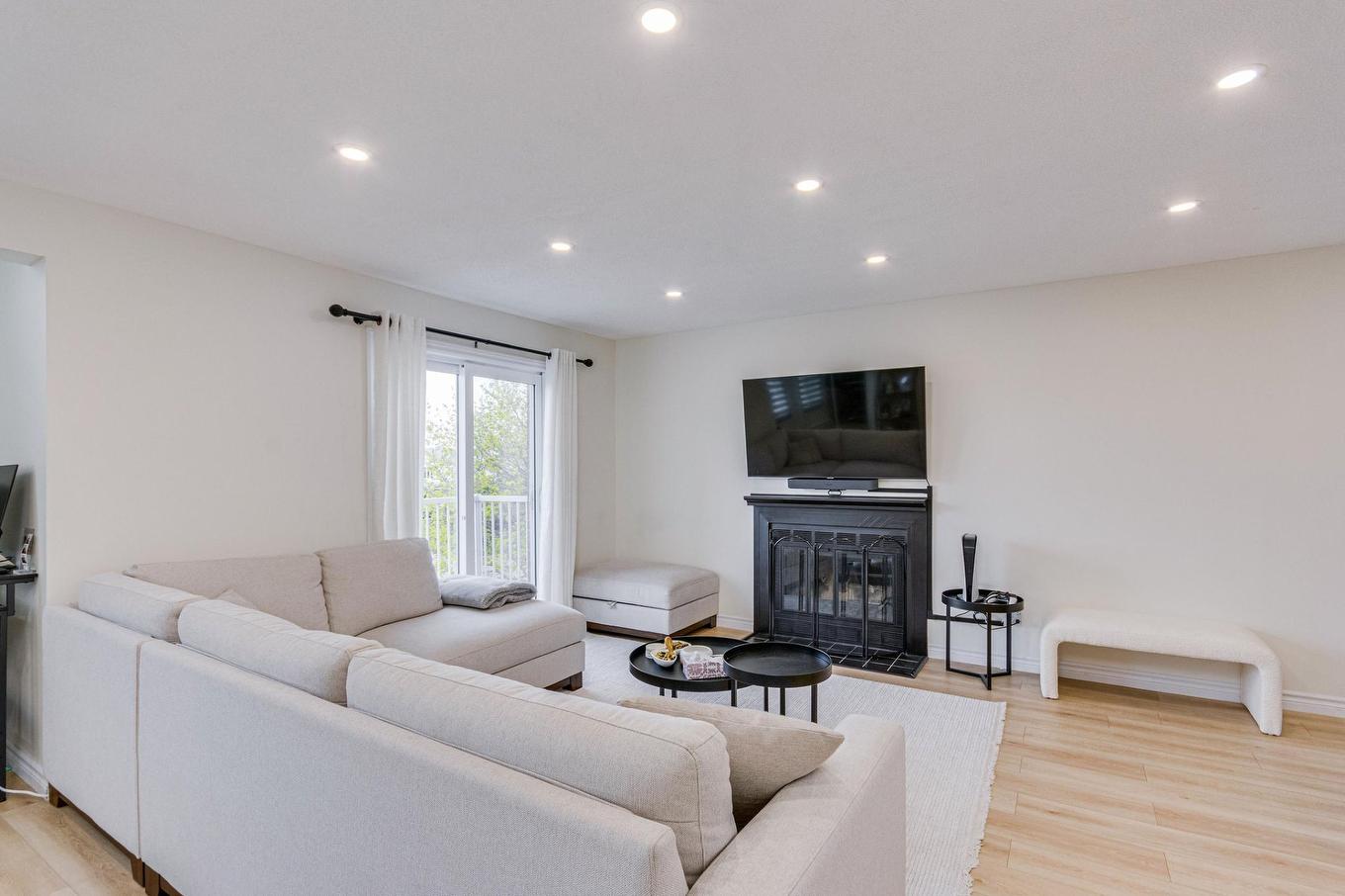 Salon - 3-55 Rue De Sauternes, Gatineau (Gatineau), QC - Indoor Photo Showing Living Room With Fireplace