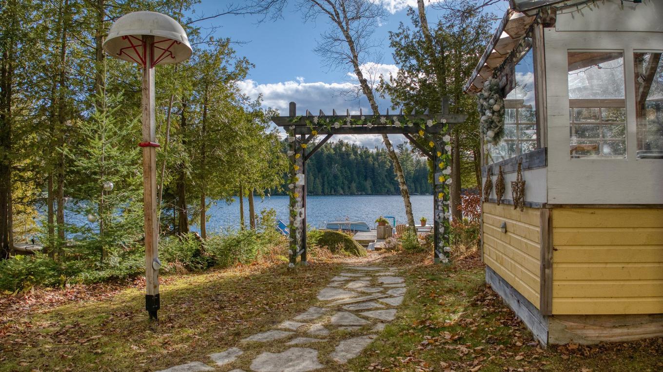 Vue sur l'eau - 39 Rue Tracy, Saint-Hippolyte, QC - Outdoor With Body Of Water