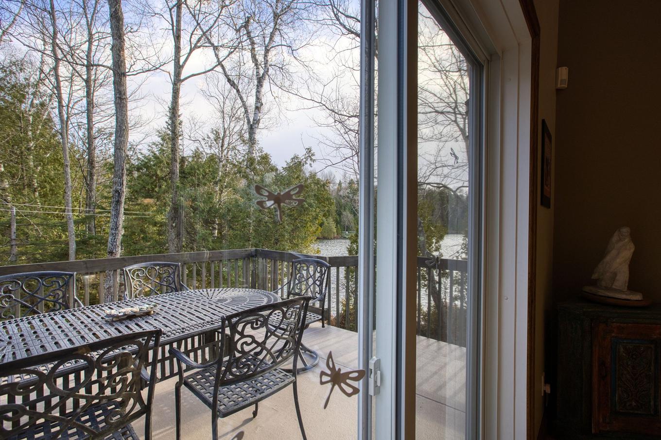 Balcon - 39 Rue Tracy, Saint-Hippolyte, QC - With Exterior