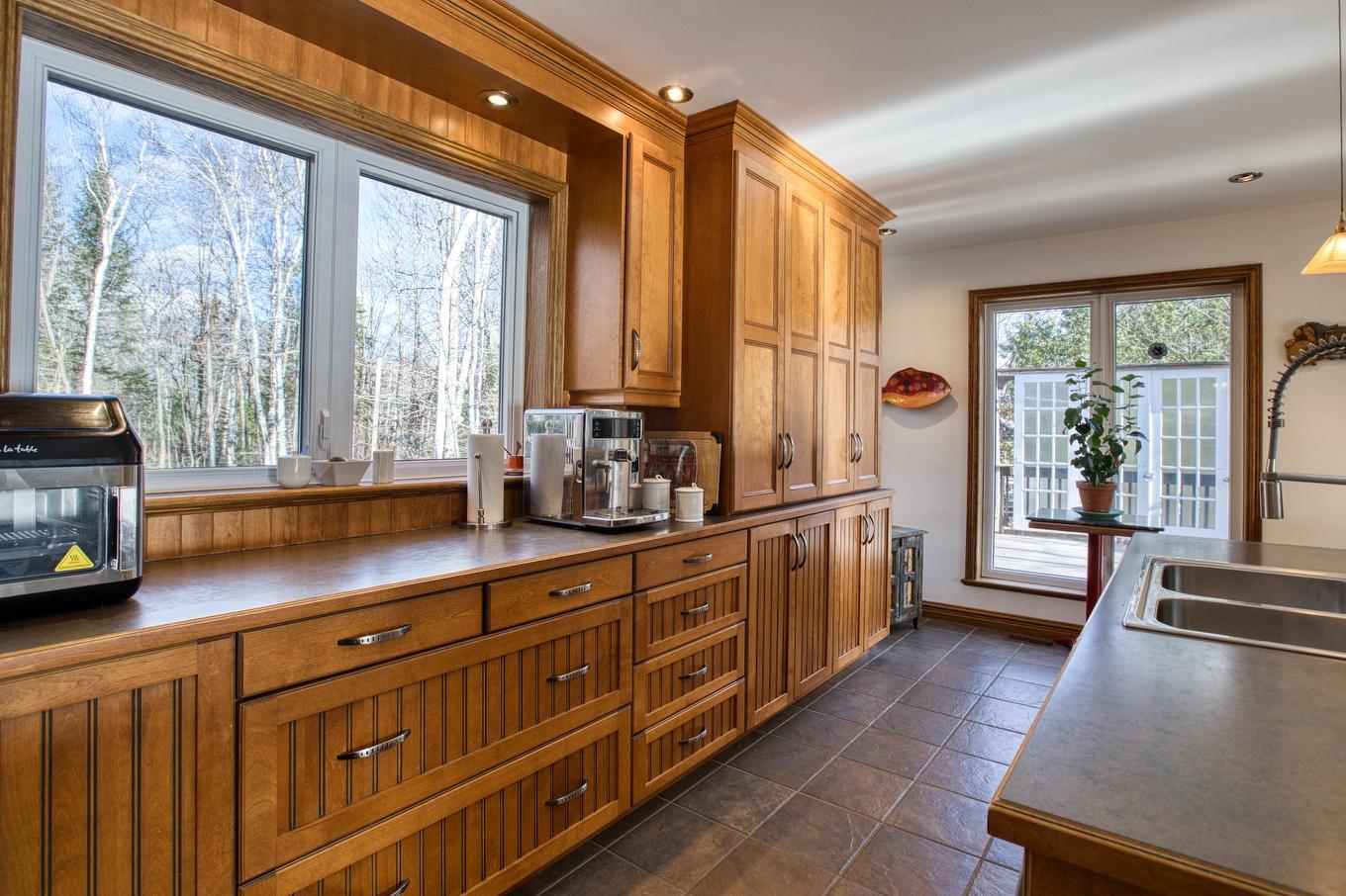Cuisine - 39 Rue Tracy, Saint-Hippolyte, QC - Indoor Photo Showing Kitchen With Double Sink
