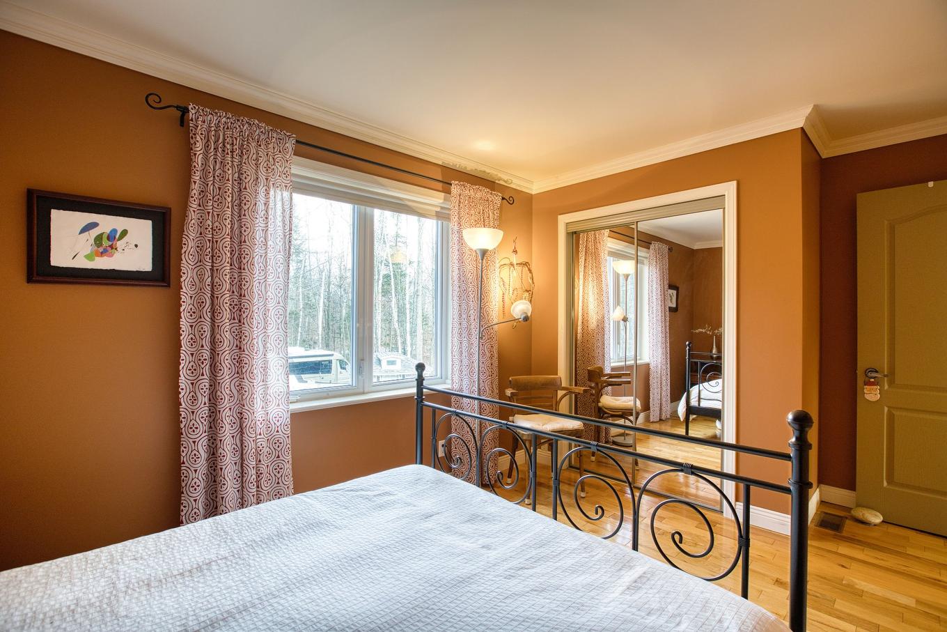 Chambre à coucher - 39 Rue Tracy, Saint-Hippolyte, QC - Indoor Photo Showing Bedroom