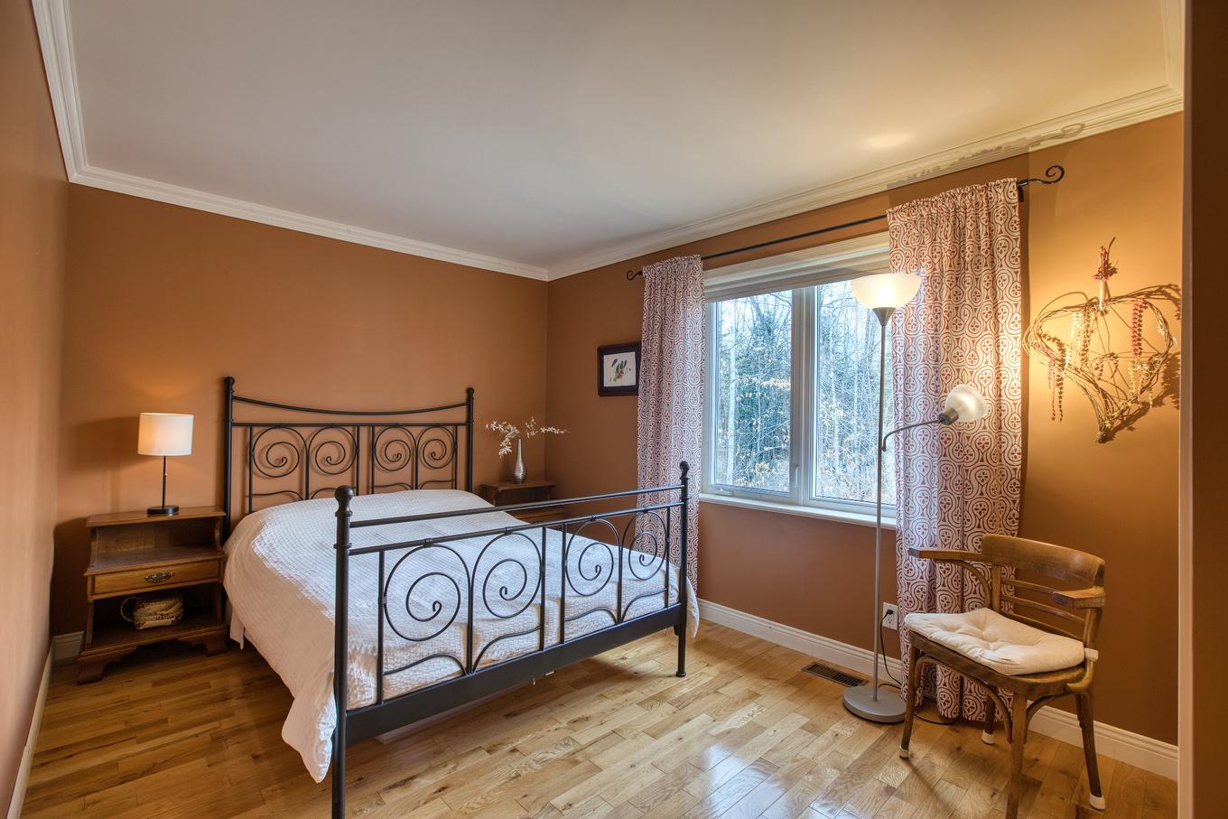 Chambre à coucher - 39 Rue Tracy, Saint-Hippolyte, QC - Indoor Photo Showing Bedroom