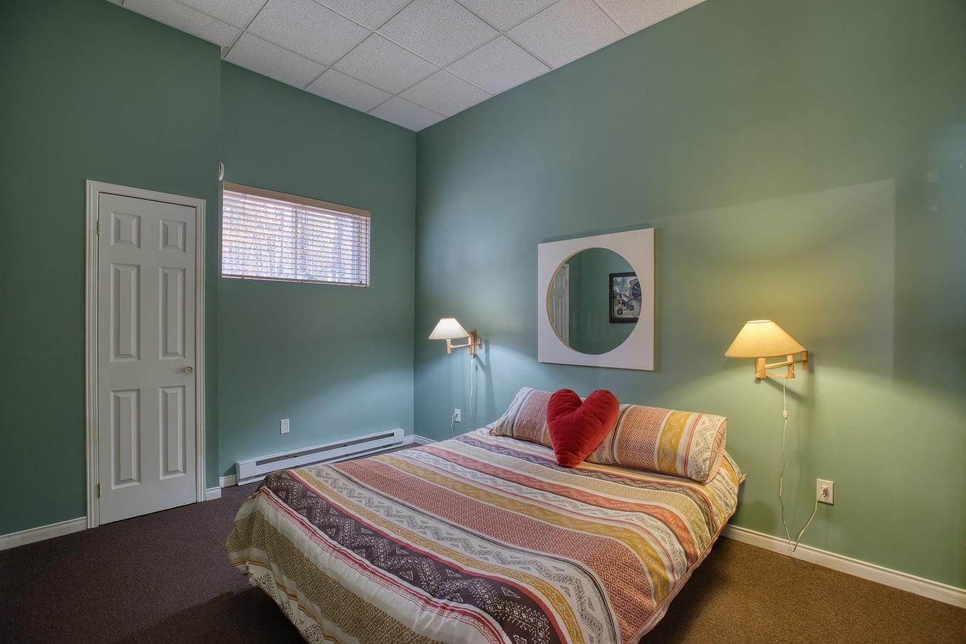 Chambre à coucher - 39 Rue Tracy, Saint-Hippolyte, QC - Indoor Photo Showing Bedroom