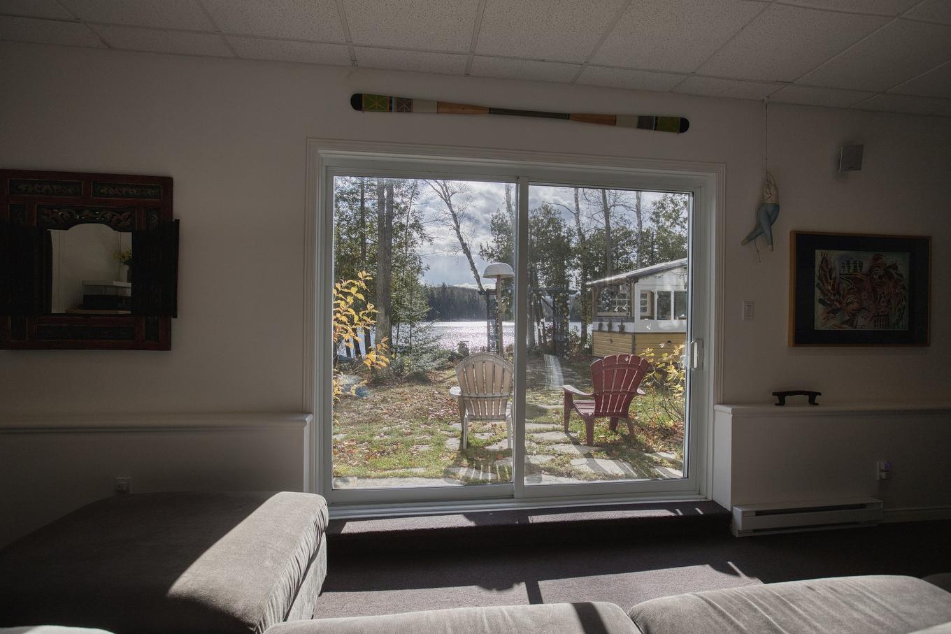 Vue sur l'eau - 39 Rue Tracy, Saint-Hippolyte, QC - Indoor