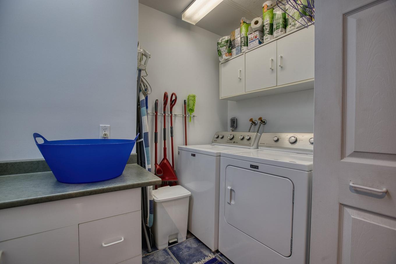 Salle de lavage - 39 Rue Tracy, Saint-Hippolyte, QC - Indoor Photo Showing Laundry Room