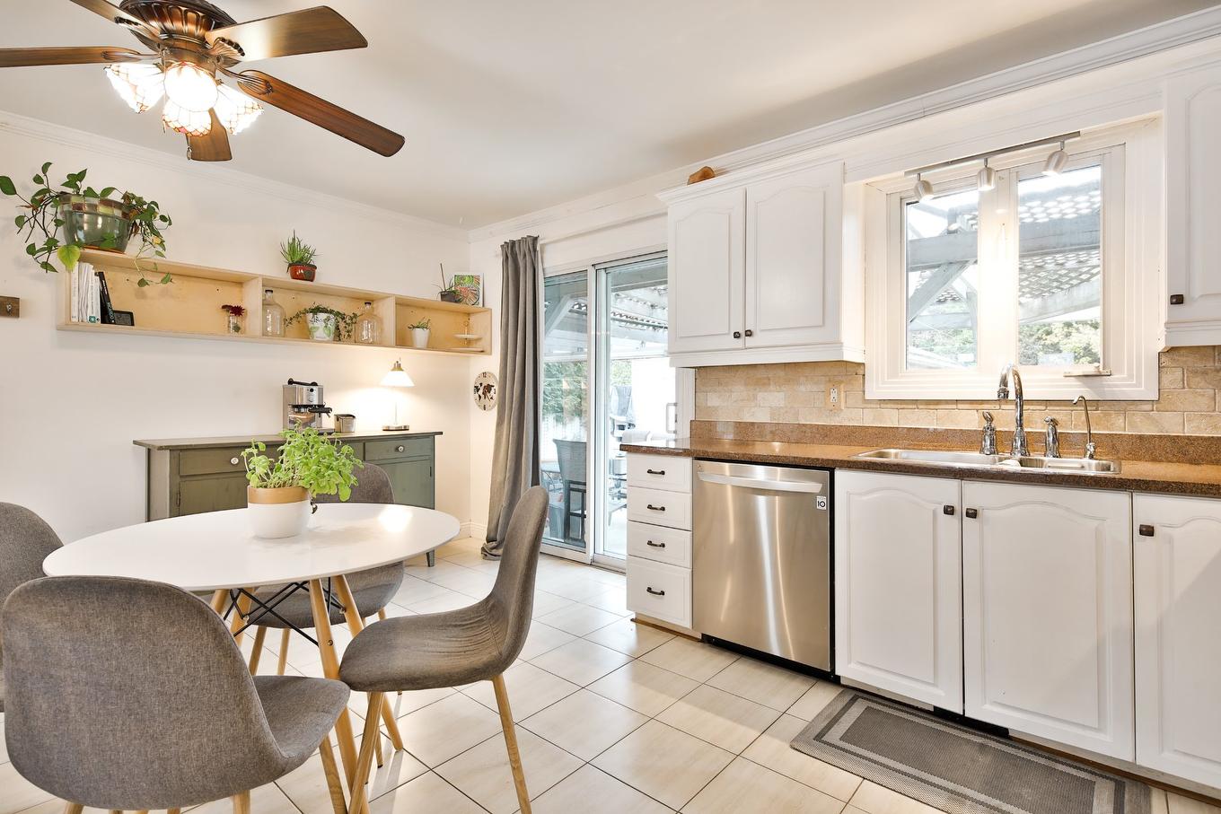 Kitchen - 898 Rue Carleton, Chambly, QC - Indoor