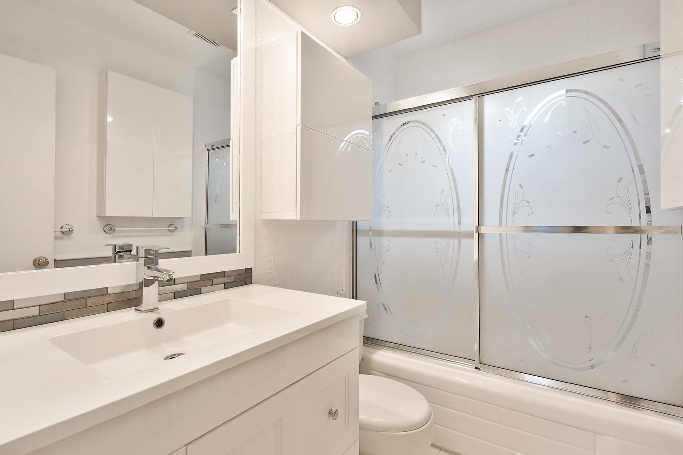 Bathroom - 898 Rue Carleton, Chambly, QC - Indoor Photo Showing Bathroom