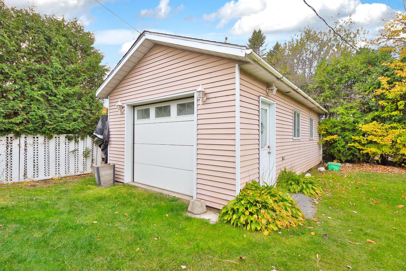 Garage - 898 Rue Carleton, Chambly, QC - Outdoor With Exterior