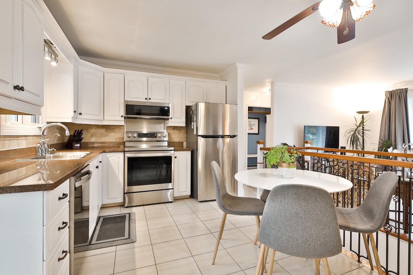 Kitchen - 898 Rue Carleton, Chambly, QC - Indoor