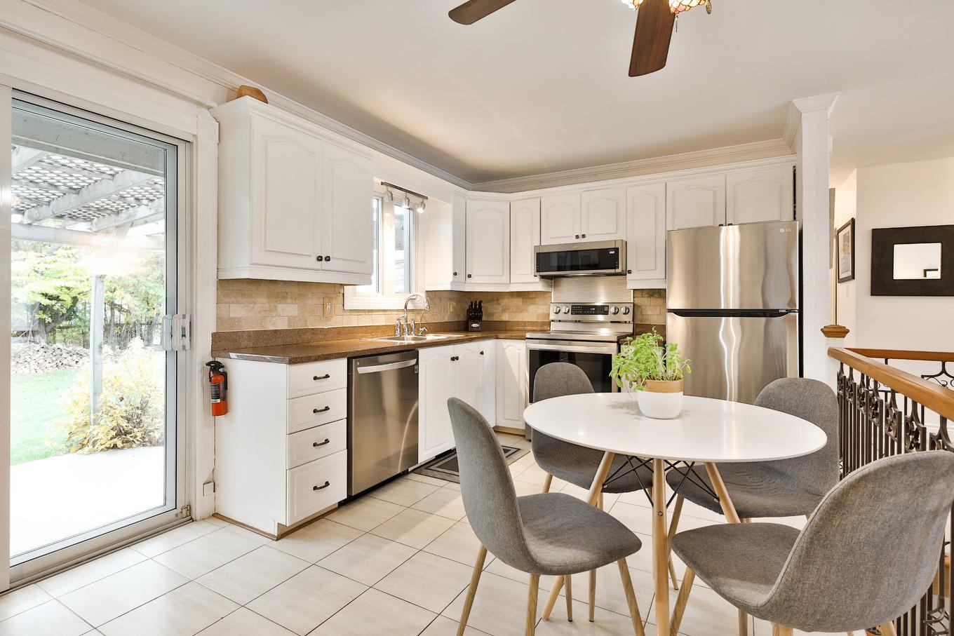 Kitchen - 898 Rue Carleton, Chambly, QC - Indoor