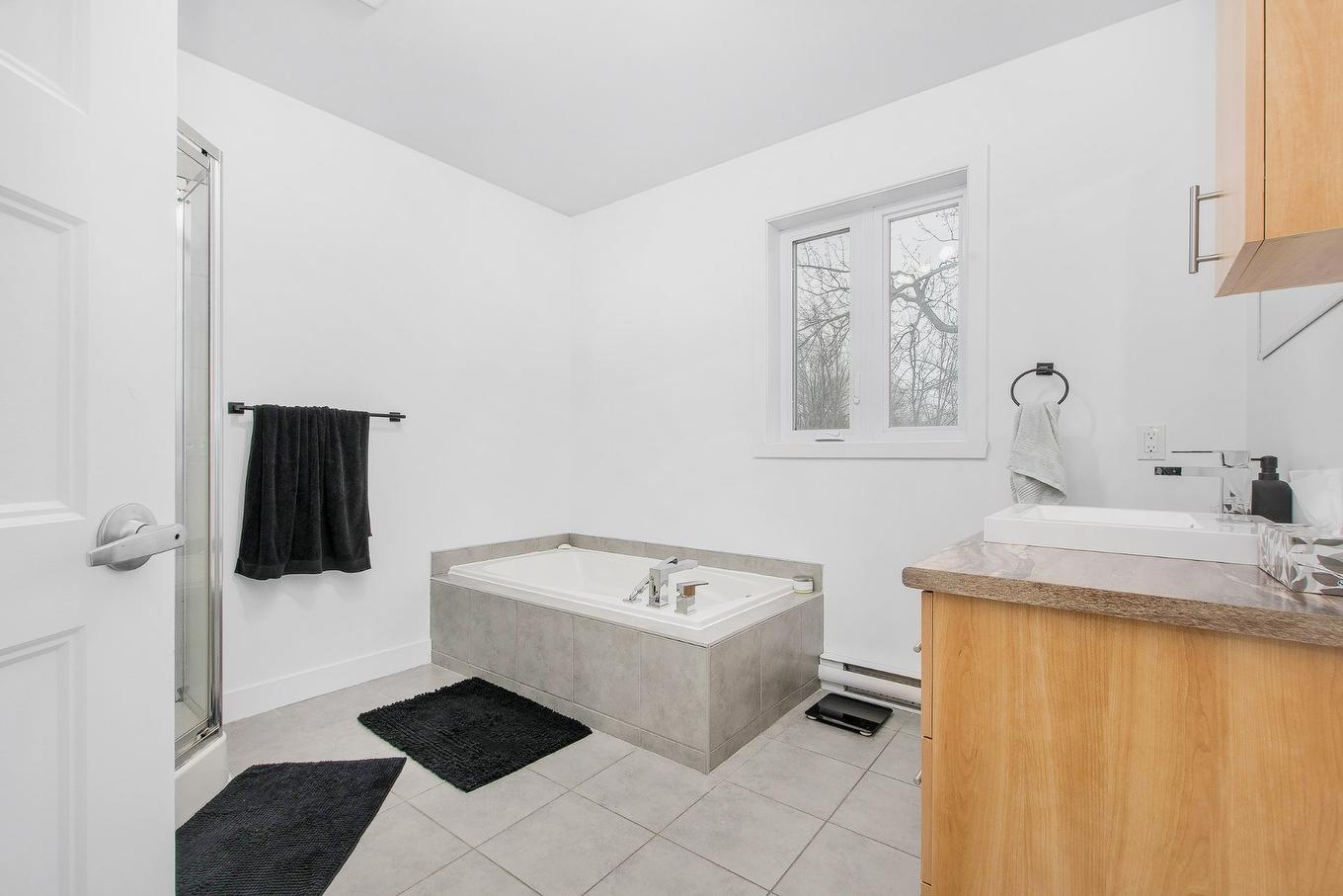 Bathroom - 1408 - 1410 Rue Poirier, Mascouche, QC - Indoor Photo Showing Bathroom