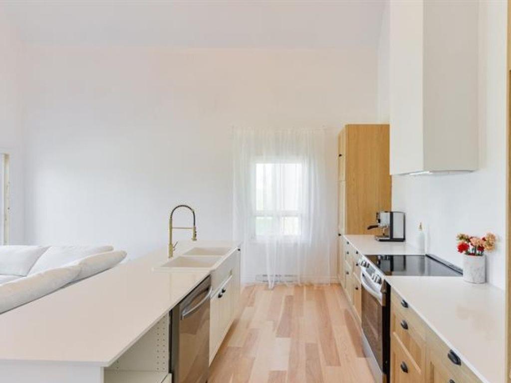 Kitchen - 10651 Rg St-Étienne, Mirabel, QC - Indoor Photo Showing Kitchen With Double Sink With Upgraded Kitchen