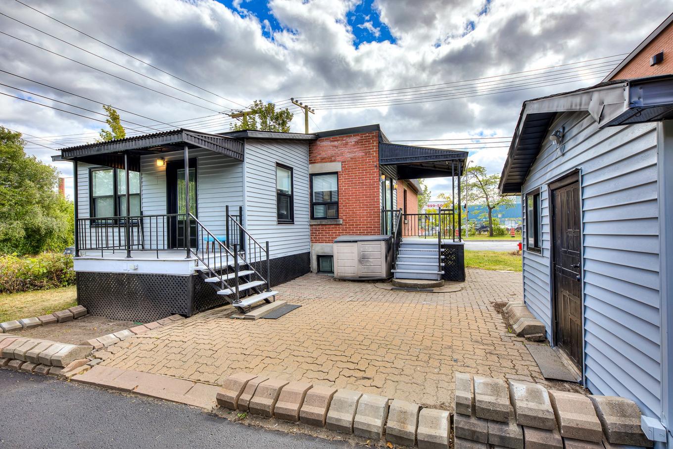 Face arrière - 2351 Rue Dickson, Montréal (Mercier/Hochelaga-Maisonneuve), QC - Outdoor With Exterior