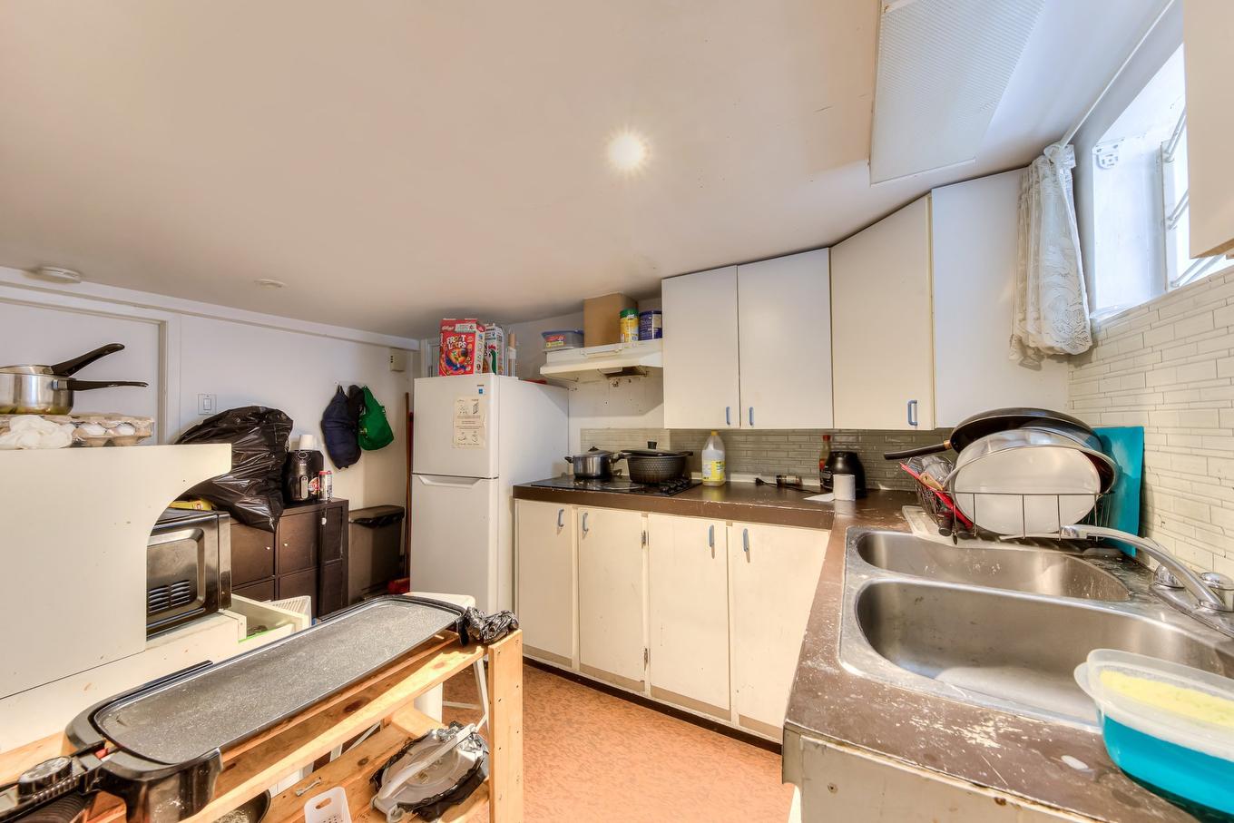 Cuisine - 2351 Rue Dickson, Montréal (Mercier/Hochelaga-Maisonneuve), QC - Indoor Photo Showing Kitchen With Double Sink