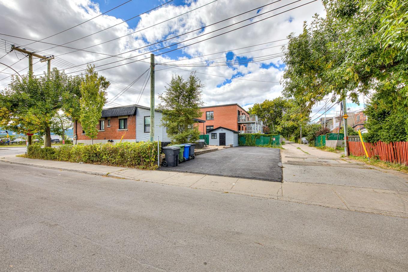 Cour - 2351 Rue Dickson, Montréal (Mercier/Hochelaga-Maisonneuve), QC - Outdoor