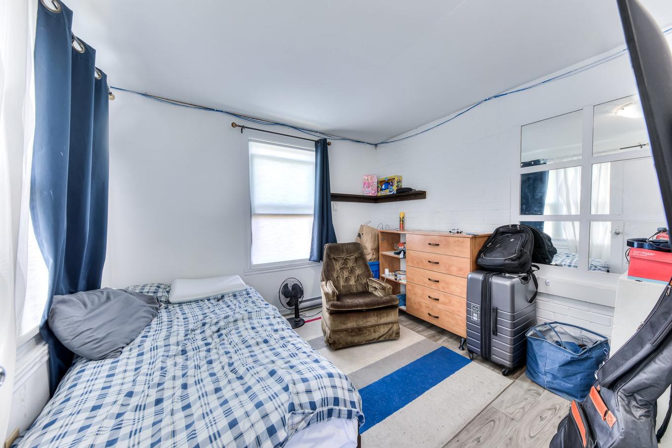 Chambre à coucher - 2351 Rue Dickson, Montréal (Mercier/Hochelaga-Maisonneuve), QC - Indoor Photo Showing Bedroom