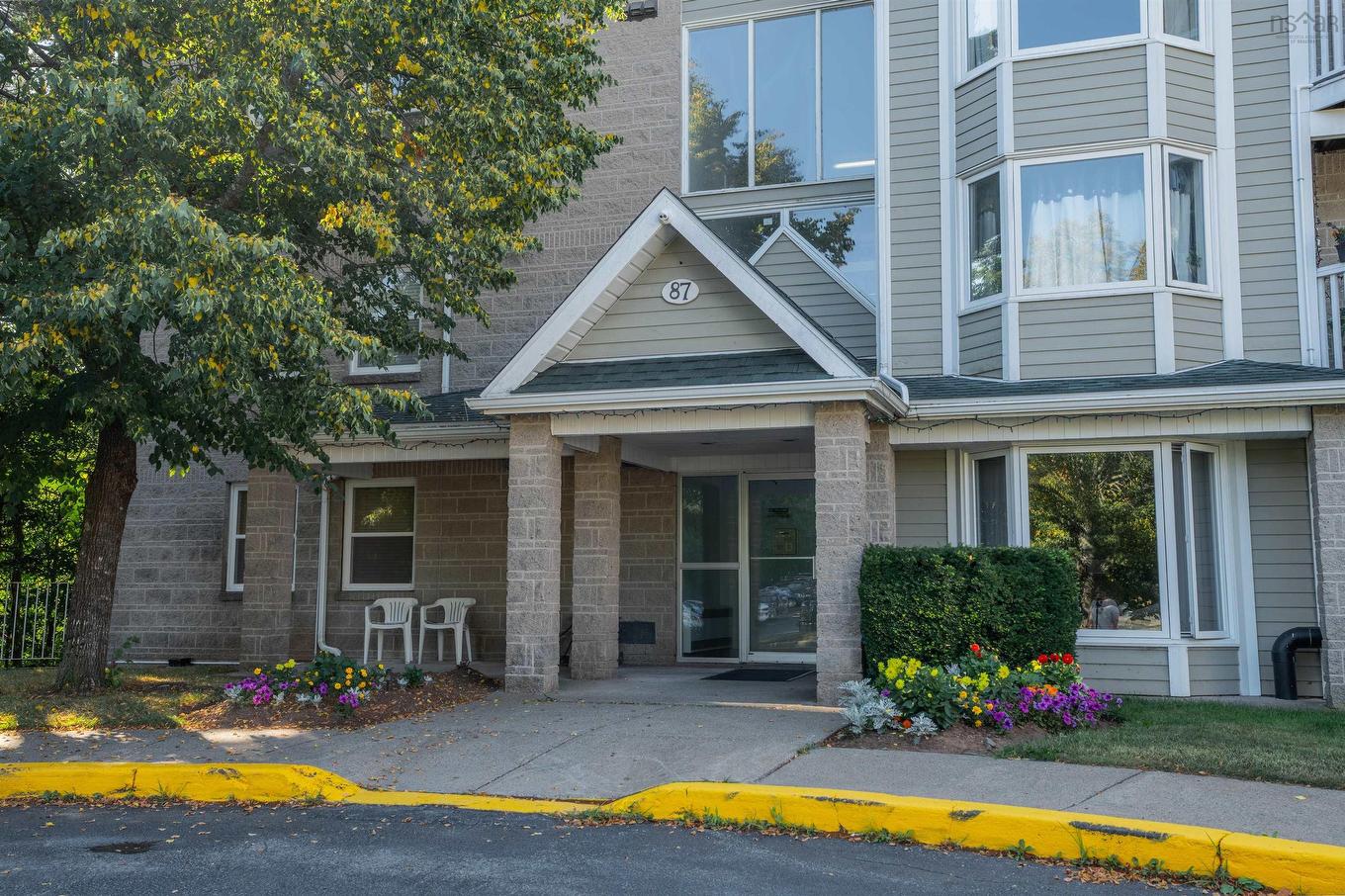 409 87 Kearney Lake Road, Halifax, NS