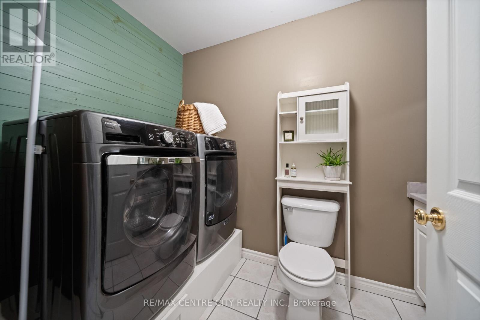 Laundry/powder room - 50015 John Wise Line, Malahide, ON - Indoor Photo Showing Laundry Room