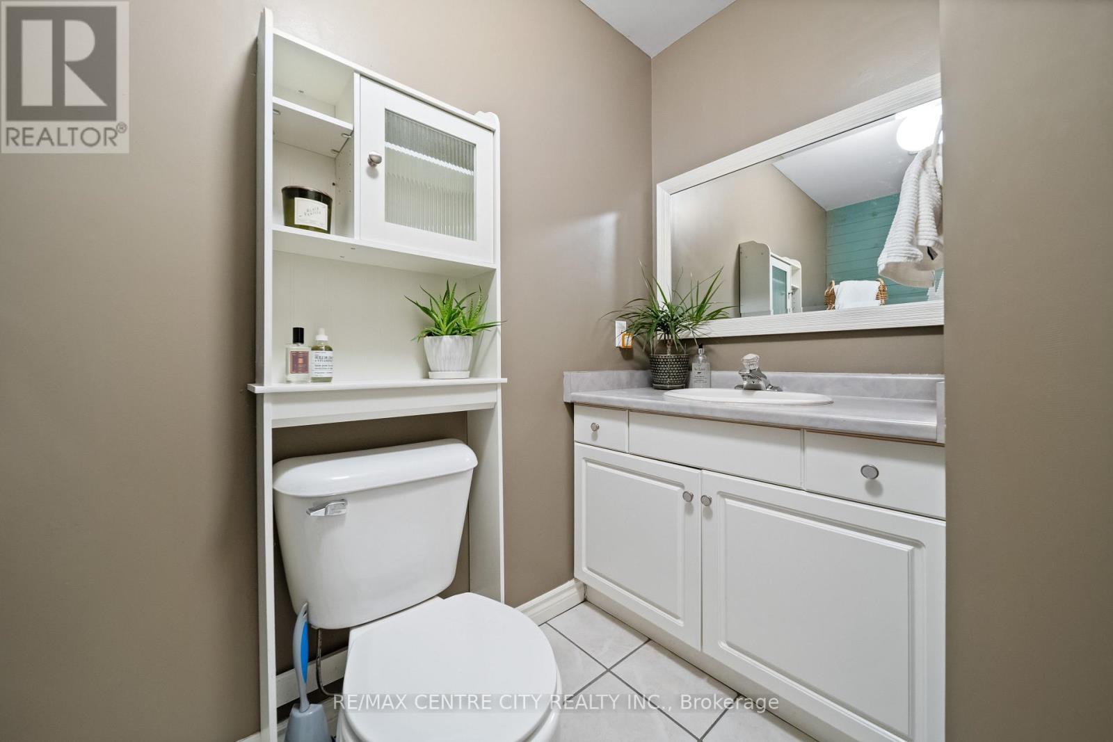 Laundry/powder room - 50015 John Wise Line, Malahide, ON - Indoor Photo Showing Bathroom