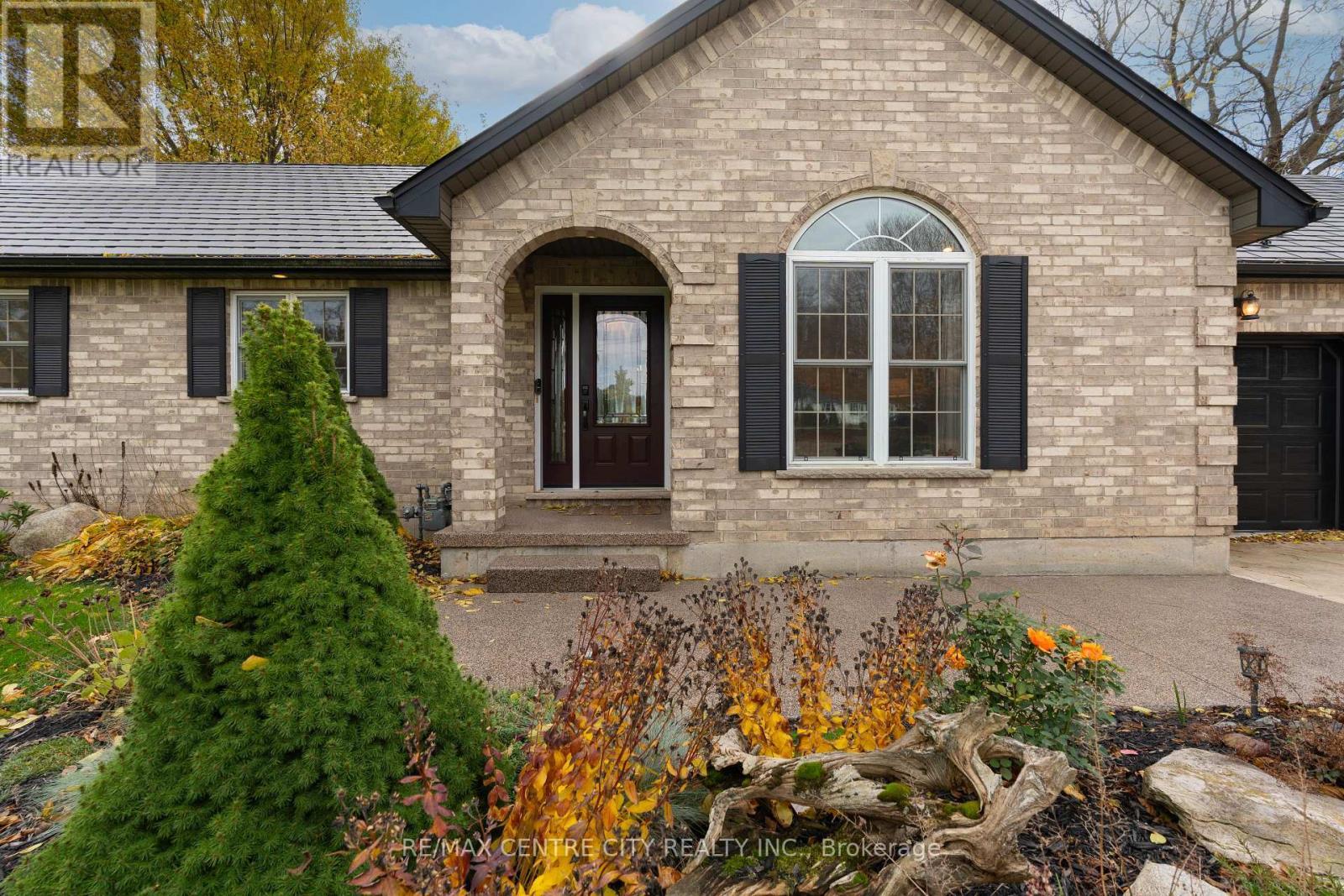 Winner on curb appeal! - 50015 John Wise Line, Malahide, ON - Outdoor